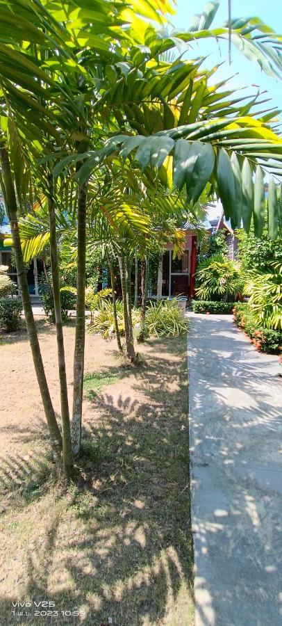 Lucky Bungalows Ko Mook Exterior photo